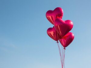 Шары в форме сердца: как превратить простую форму в запоминающийся декор