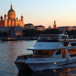 Москва с воды: как проходит прогулка на яхте Radisson и почему ее хочется повторить